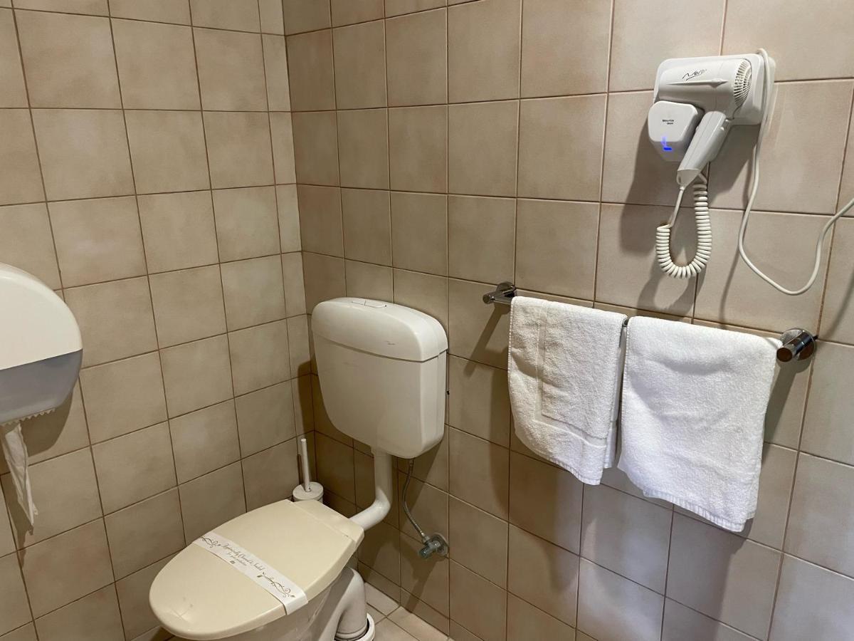 Pavlos Motel Ingle Farm Екстер'єр фото