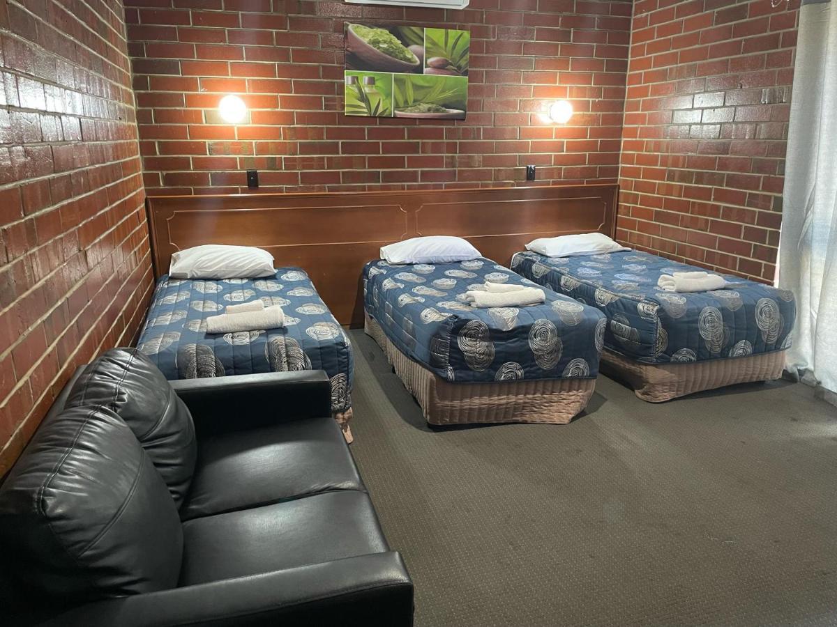 Pavlos Motel Ingle Farm Екстер'єр фото